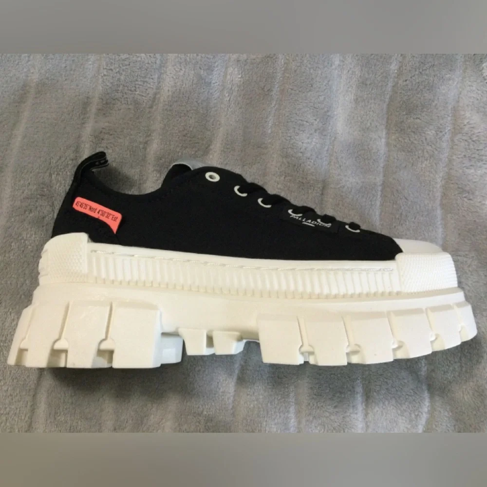 Palladium Women’s Black/White Revolt Platform Sneakers - Picture 5 of 13